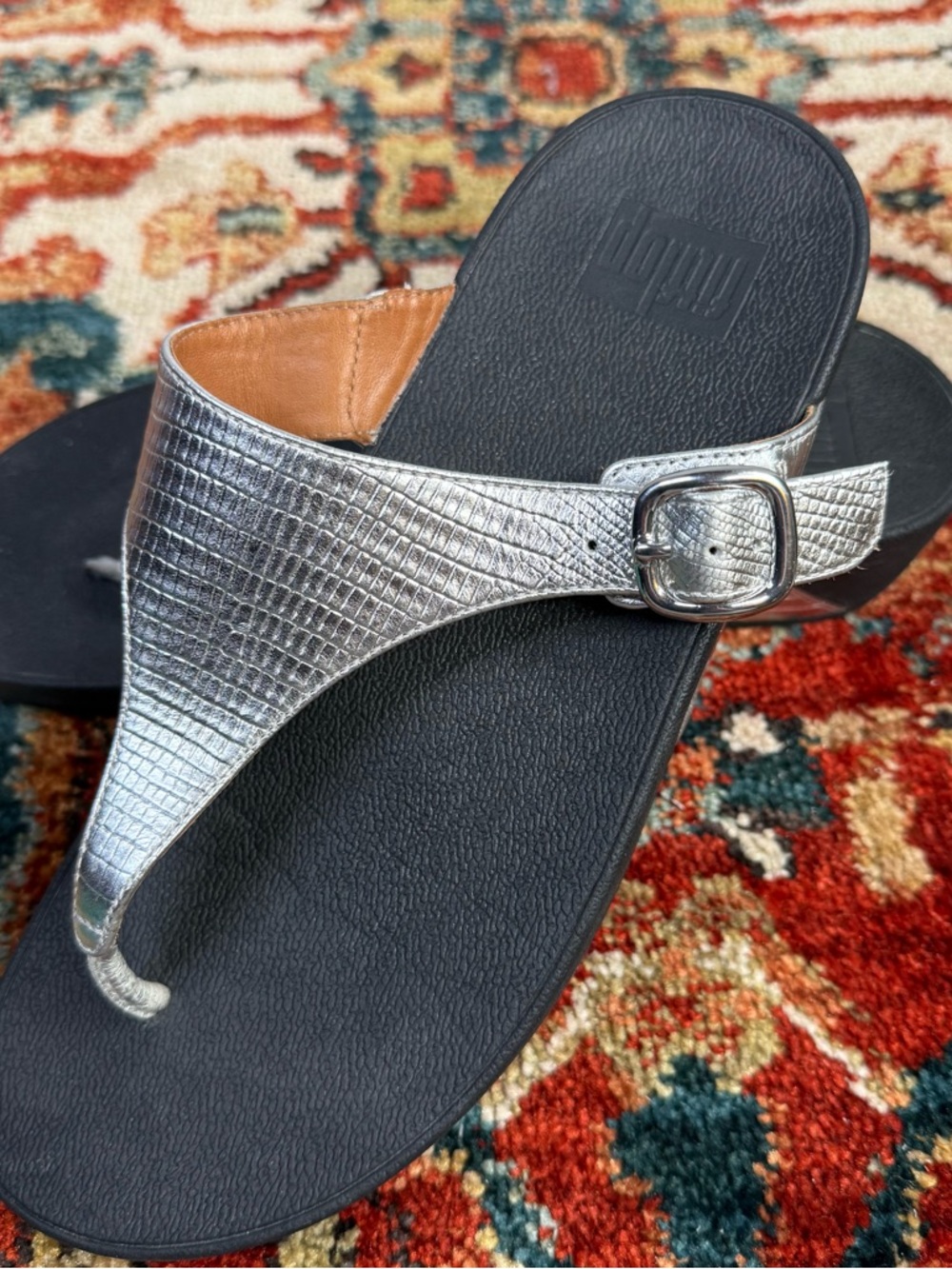 FitFlop Metallic Silver Textured Thong Sandals - Picture 2 of 3